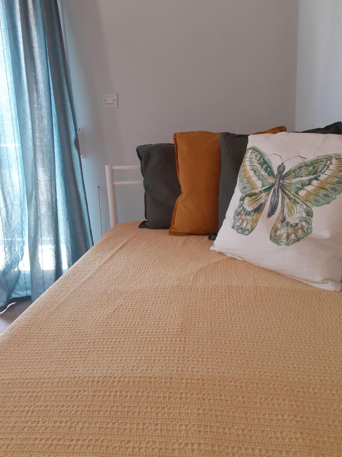 Colorful 2-Bedroom House In Gaios Bagian luar foto